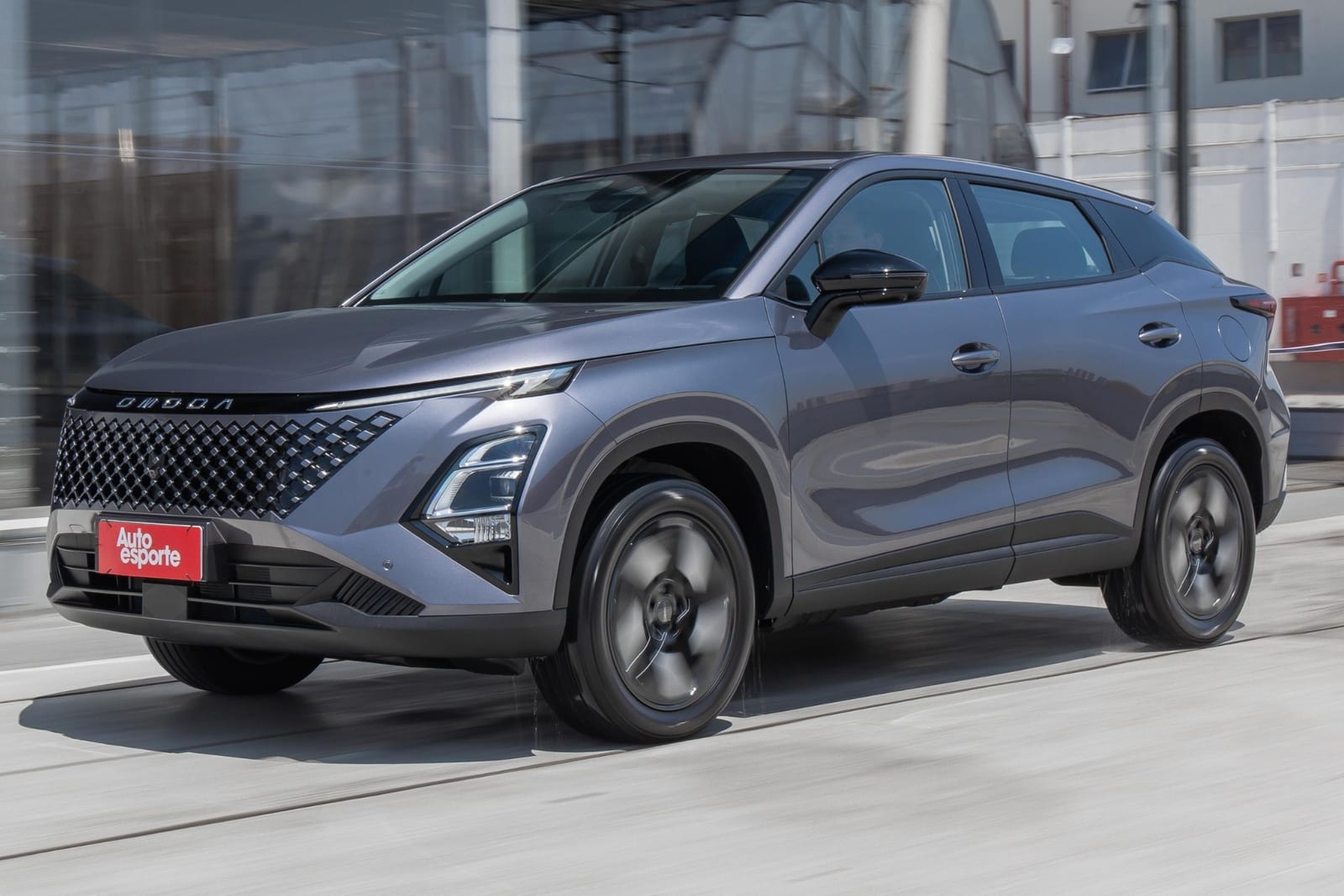 Jaecoo 5 e Omoda 5: o que muda entre os SUVs que compartilham motor híbrido