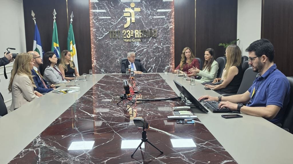 OAB-MT se reúne com o Tribunal Regional do Trabalho para tratar do projeto Equaliza