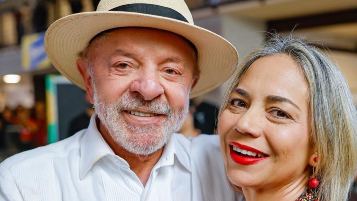 Luciana Oliveira participa de ato com Lula em Belo Horizonte