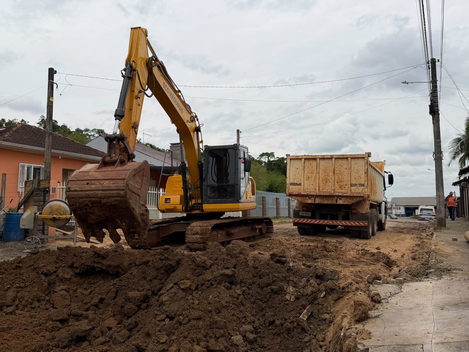 Rua Silvestre Aloísio Siebenborn recebe melhorias