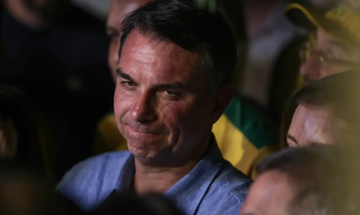 Líderes da direita reconhecem vitória de Lula e isolam Flávio Bolsonaro