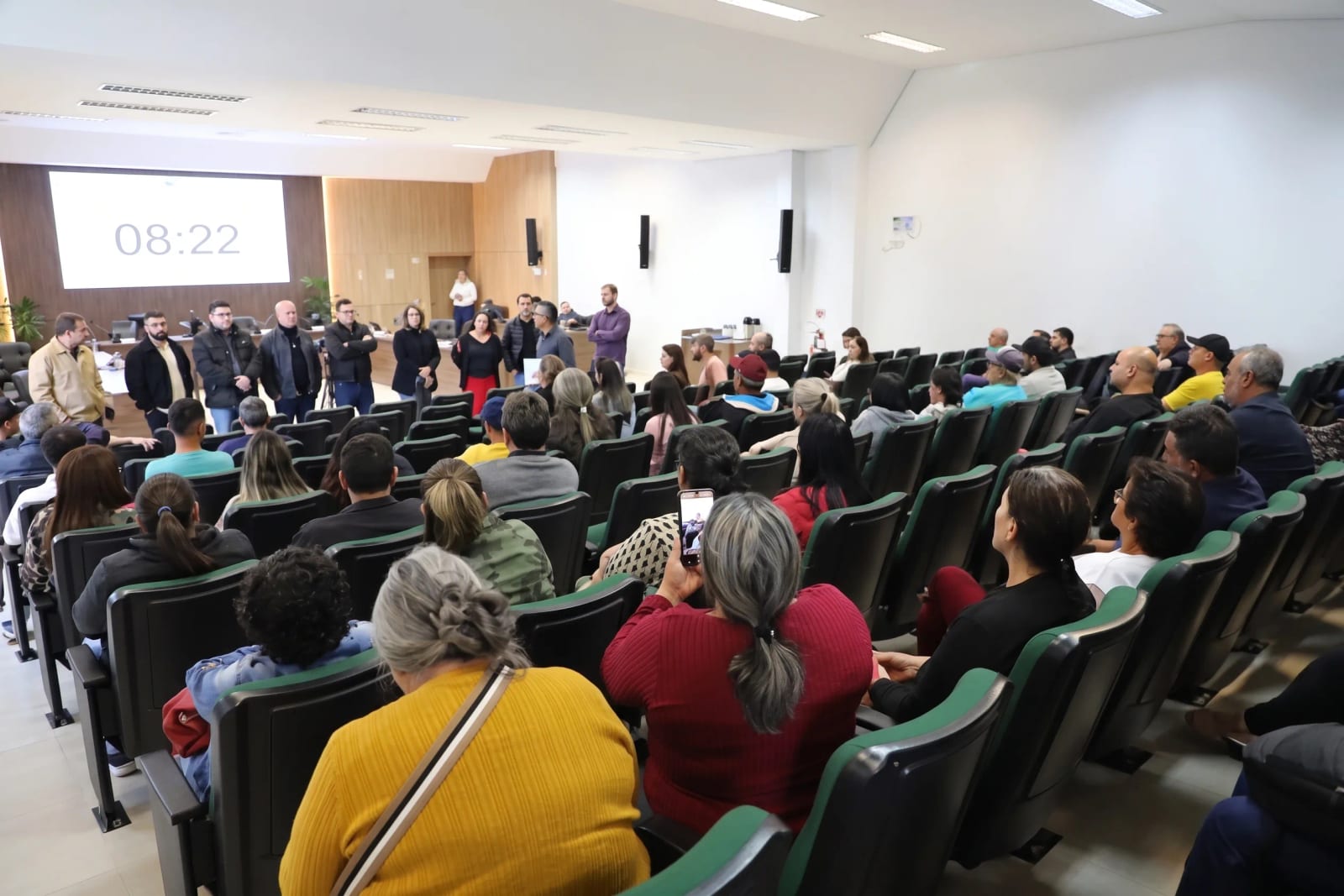 Câmara de Pato Branco adia votação do PL 194/2025 sobre Siliprandi