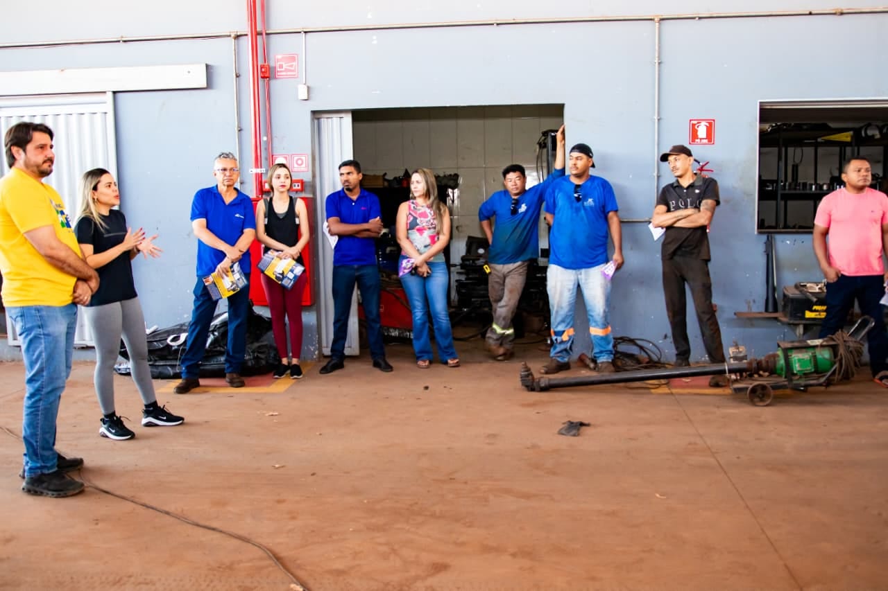 Luana Nunes faz caminhada em Novo Horizonte e conversa com trabalhadores