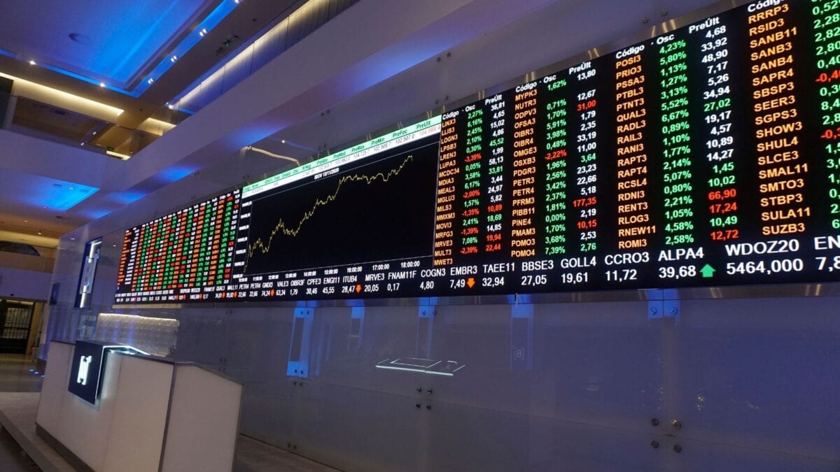 Ibovespa Fecha em Queda em Novo Capítulo de Ajustes Pós-eleição; Dólar Recua
