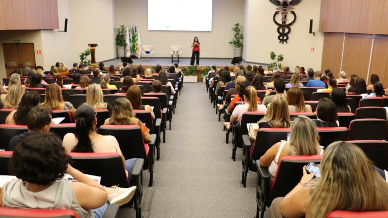 Seminário 'Jogar e Aprender' capacita 120 professores de Matemática em Goiânia