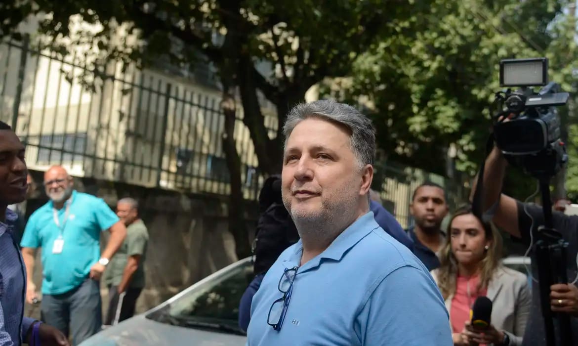 TSE anula votos de Garotinho, e Ruas vence governo do Rio no 1º turno