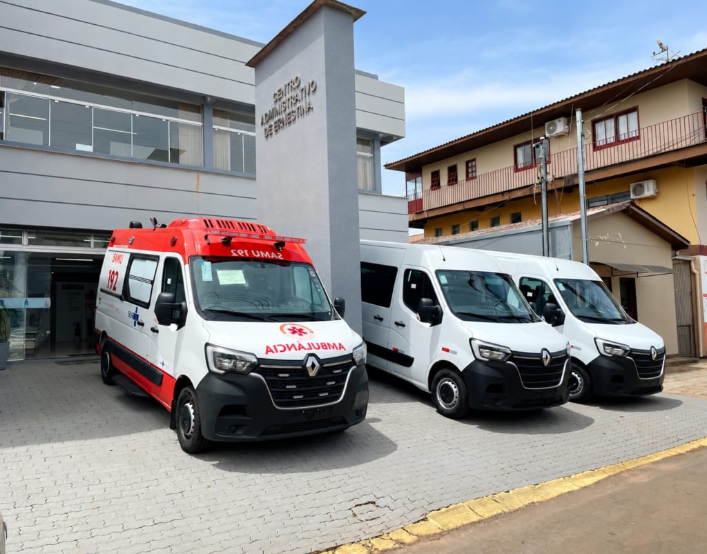 Nova ambulância e duas novas vans para a Saúde: renovação histórica da frota recebe mais de R$ 1,2 milhão em investiment