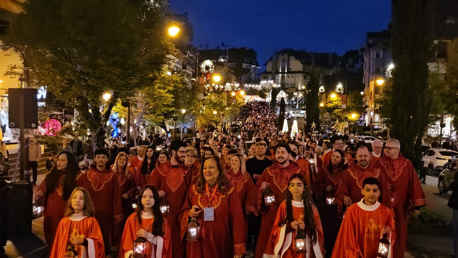 41º Natal Luz de Gramado mantém tradição religiosa com a realização do Caminho de Luzes
