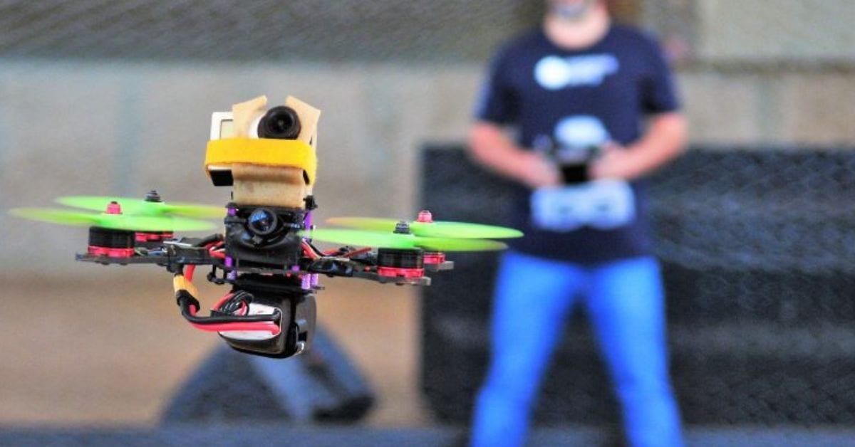 Projeto pode liberar drones sem licença em ‘áreas livres’