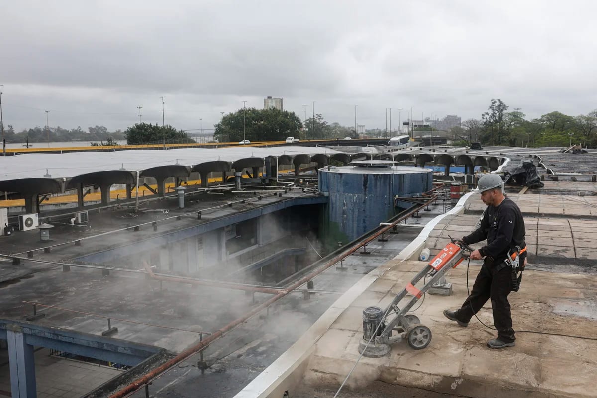 Período chuvoso pode afetar conclusão da reforma da rodoviária de Porto Alegre; obras estão 47% prontas