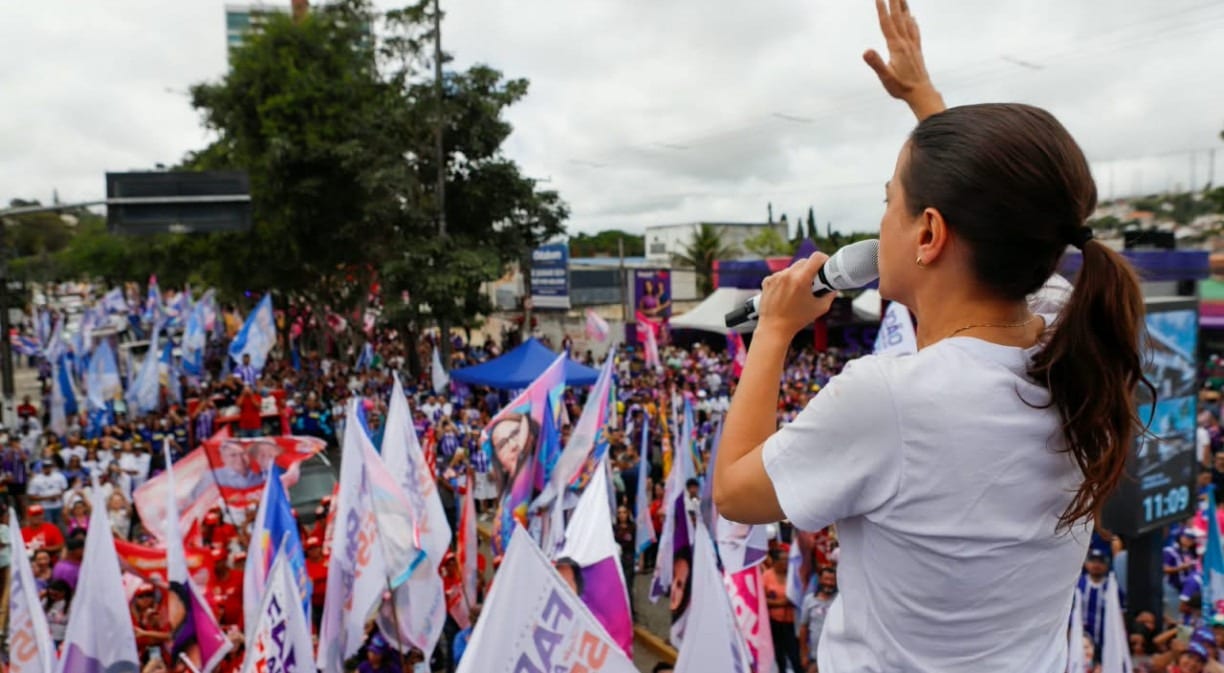 Raquel diz que “Pernambuco voltou” em caminhada em Garanhuns