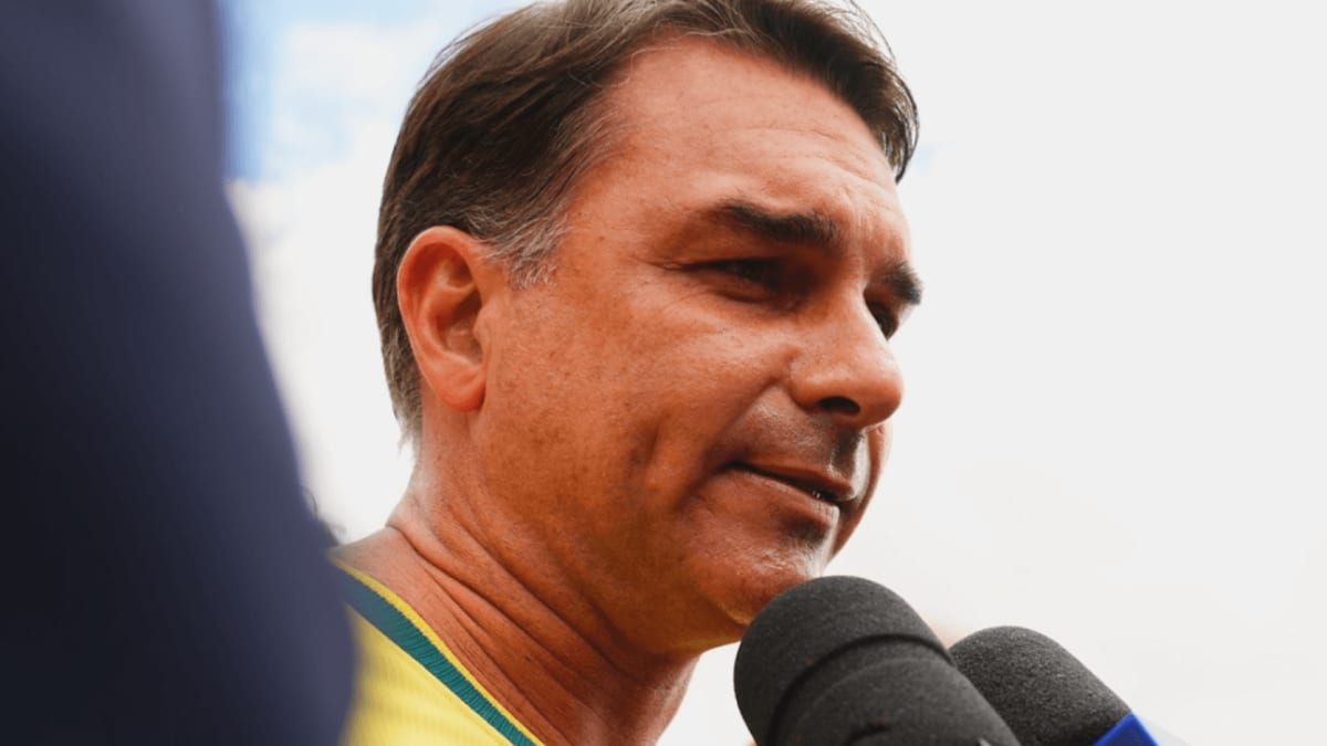 Decisão de Moraes não autorizava prisão de Flávio, diz PF