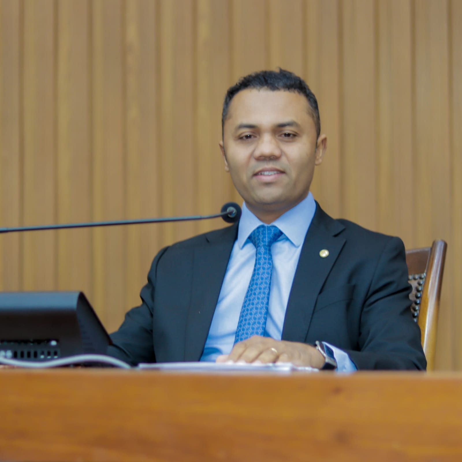 Vicentinho fecha apoio a Moisemar Marinho para presidência da Assembleia; deputado já reúne 18 votos