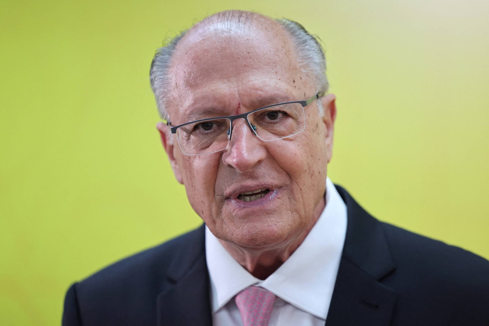 Professores da USP entregam carta de apoio a Lula a Alckmin