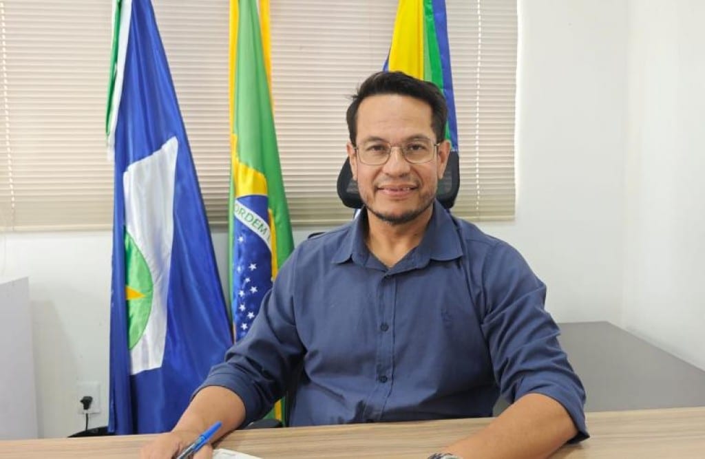 Prefeita Eliene Liberato dá posse a Lauro Alcântara como novo secretário de Assuntos Estratégicos