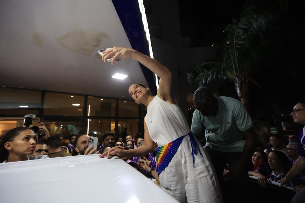 Raquel Lyra celebra vitória falando em defesa da democracia