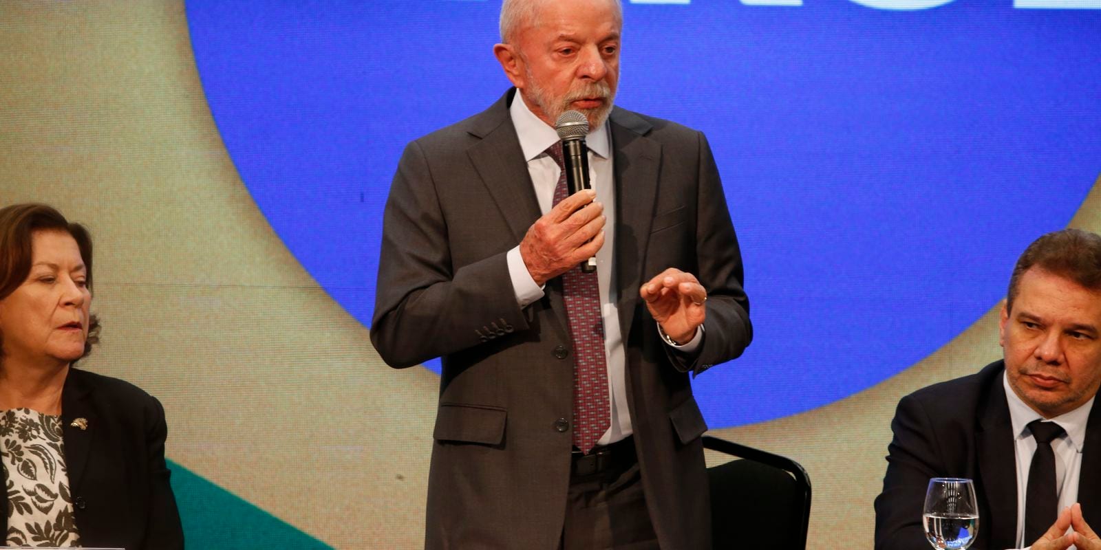 Governo anuncia perdão de dívidas e pacote de estímulo para MEIs