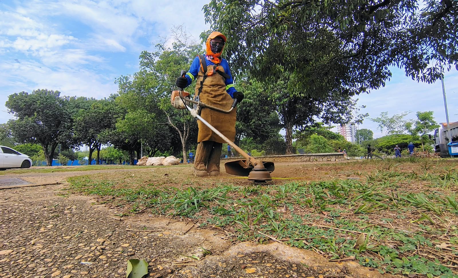 Prefeitura de Palmas inicia semana com serviços de zeladoria em 36 locais nesta segunda-feira, 26