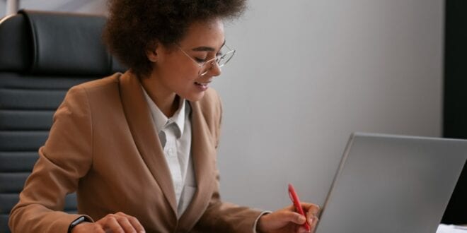 Secretaria de Trabalho e renda tem inscrições para curso gratuito de Assistente Administrativo