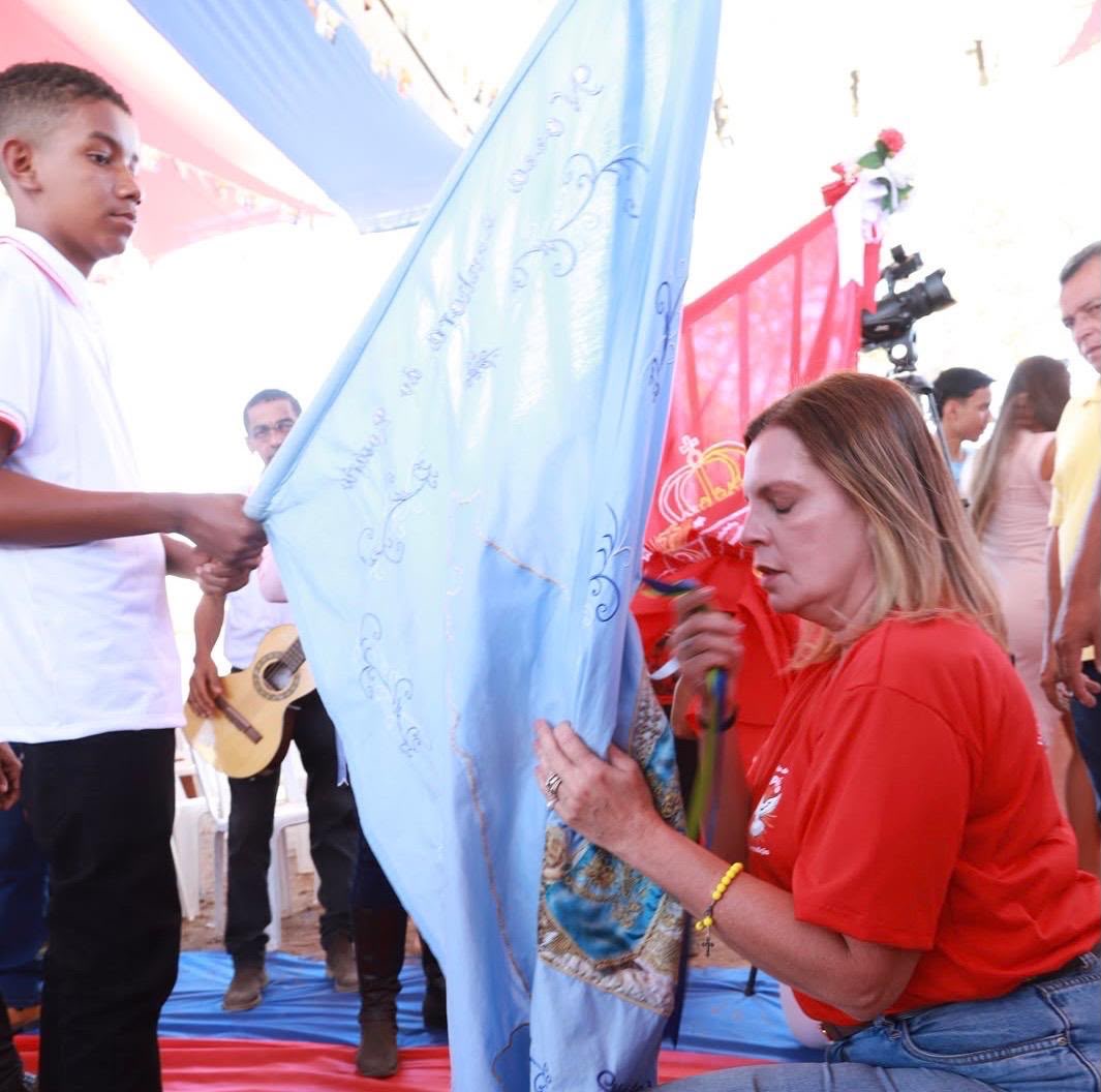 Claudia Lelis se destaca em Romaria da Sucupira e visita comunidades
