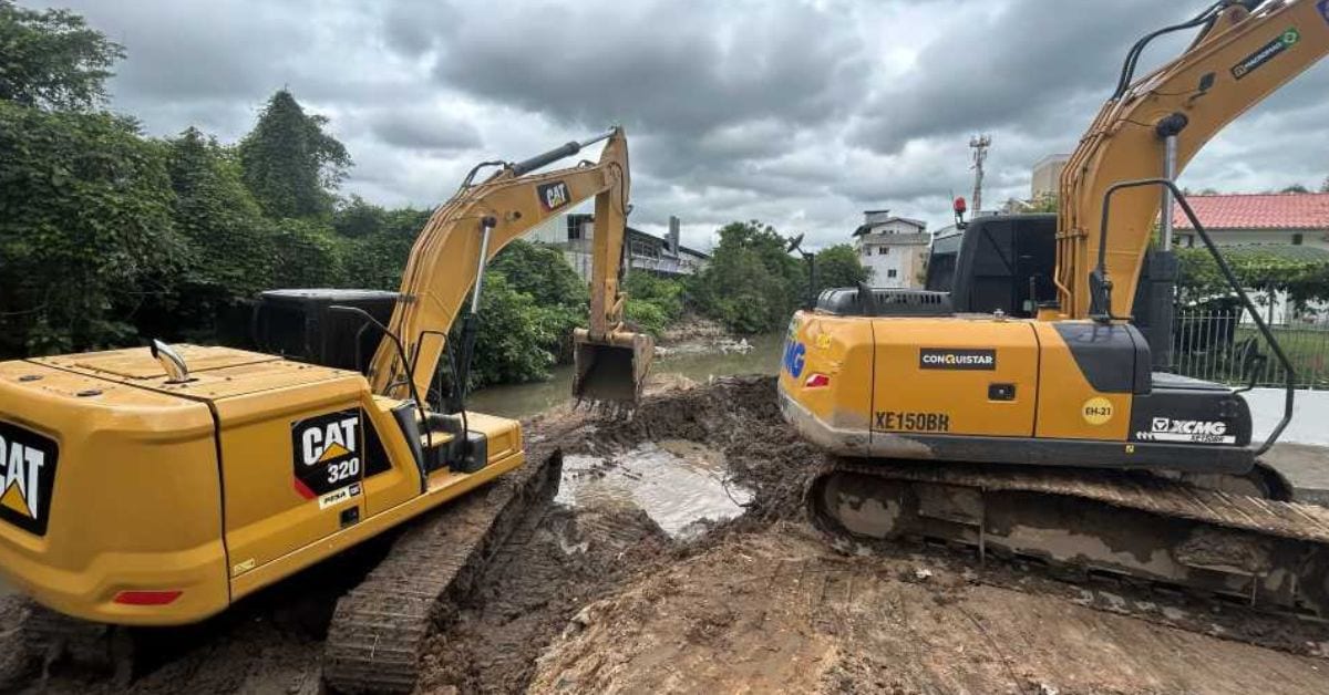 São José retira pedra gigante do Rio Araújo para reduzir alagamentos