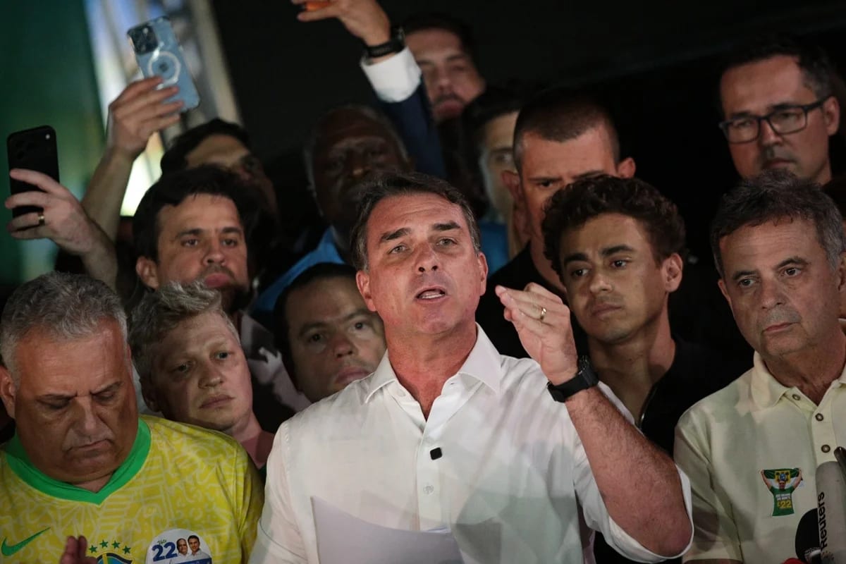 PL faz reunião de emergência após fuga de Flávio Bolsonaro para os EUA