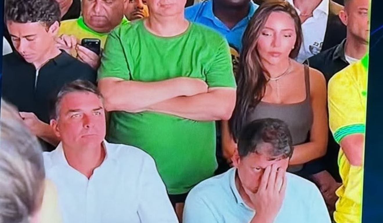 Após derrota para Lula, Flávio Bolsonaro aparece em foto ao lado de Tarcísio e Nikolas