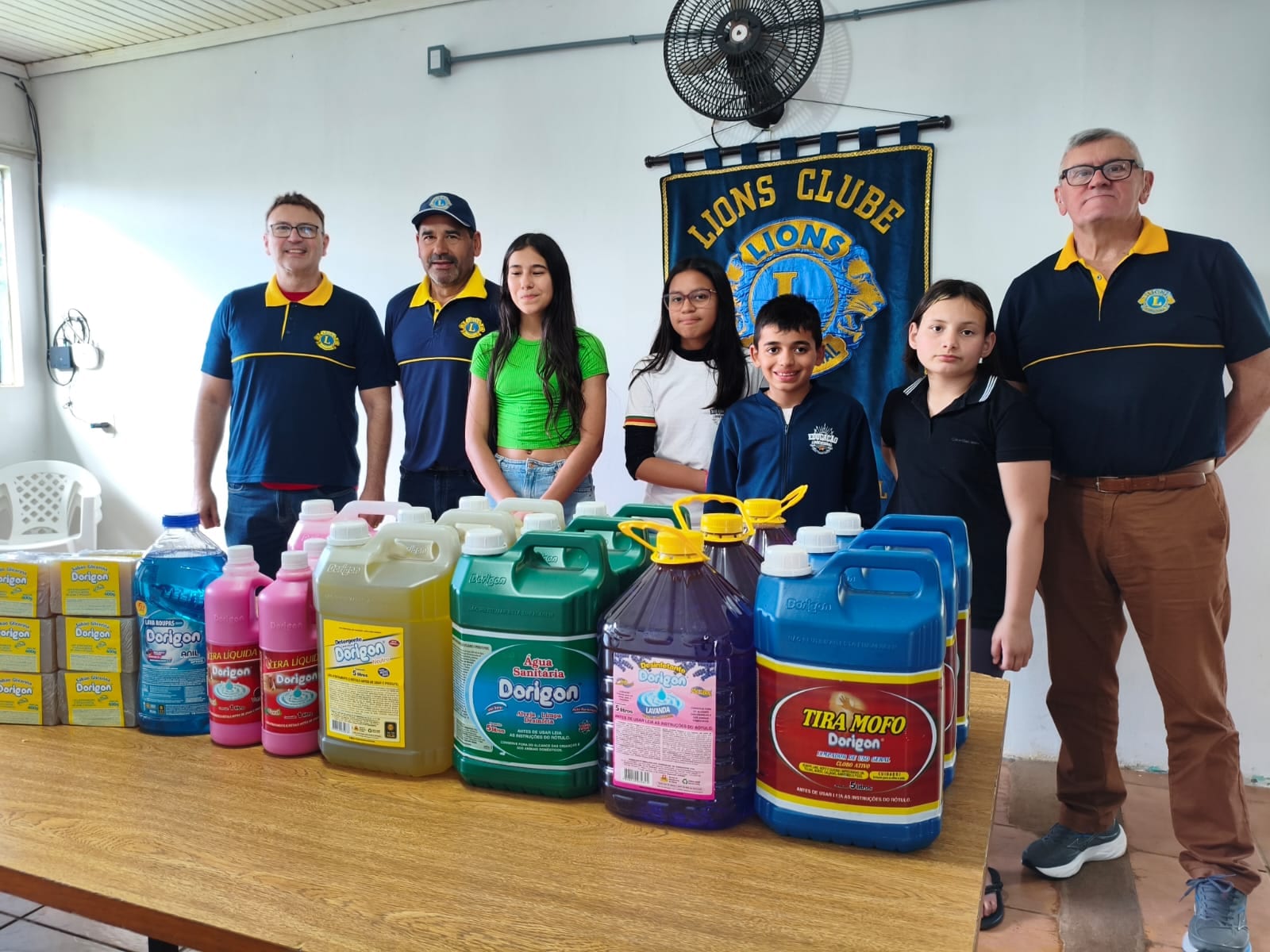 Parceria entre Lions Clube de Espumoso e Dorigon garante doação de produtos de limpeza ao CIMES