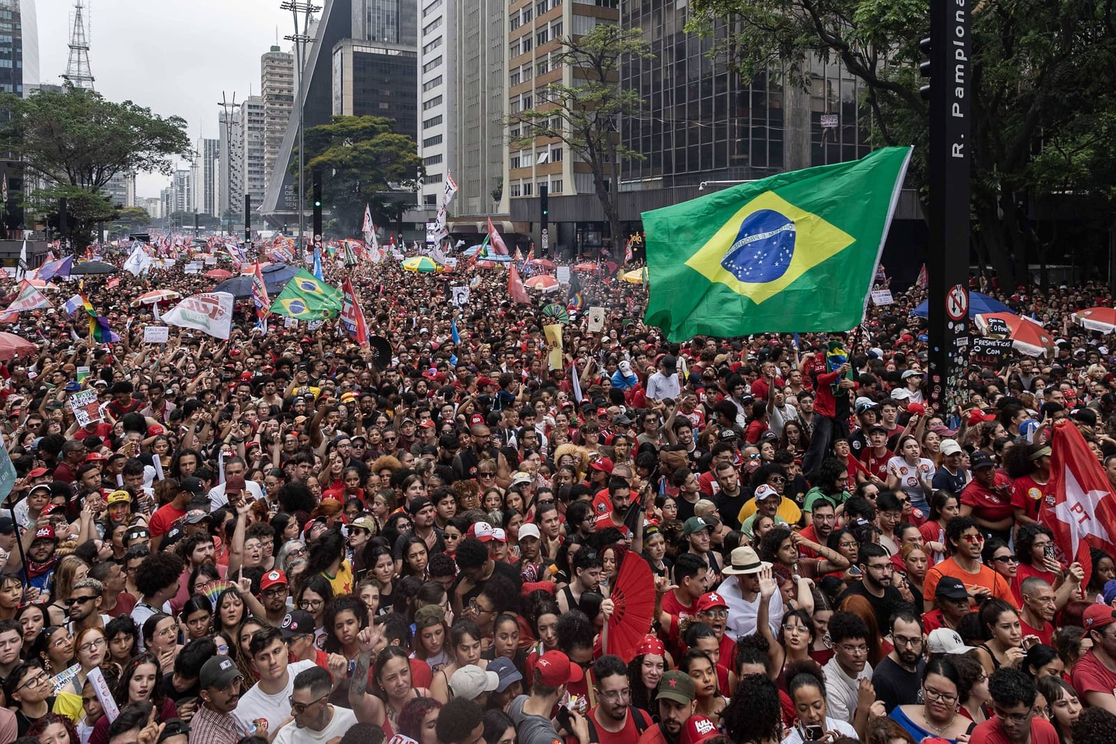 PT e campanha de Lula preveem oposição 'energizada' em caso de vitória de Flávio