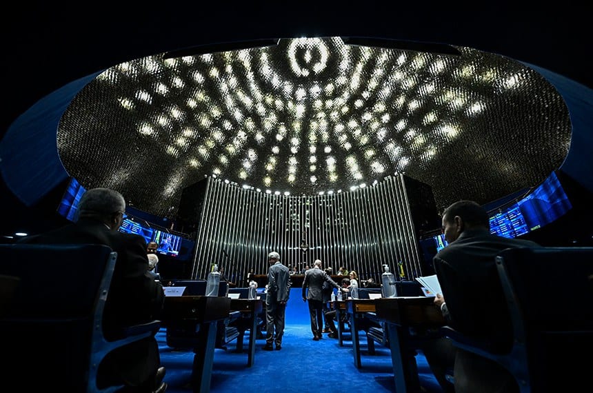 Relator da CCJ do Senado vota a favor da PEC do fim da escala 6×1