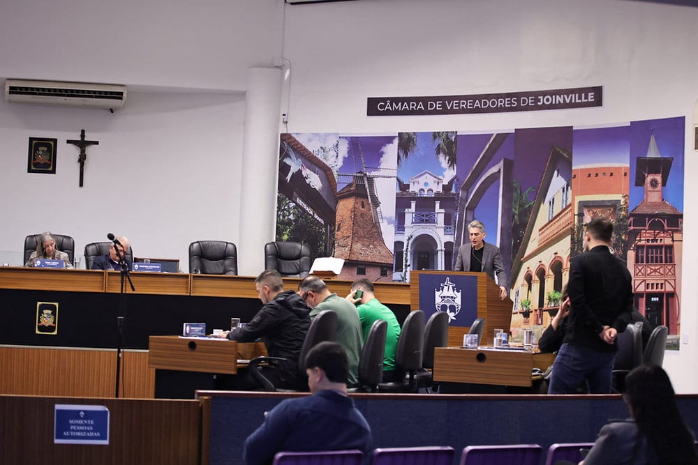 Câmara de Joinville aprova 'Adote uma Escola' e uso de bens em calamidade