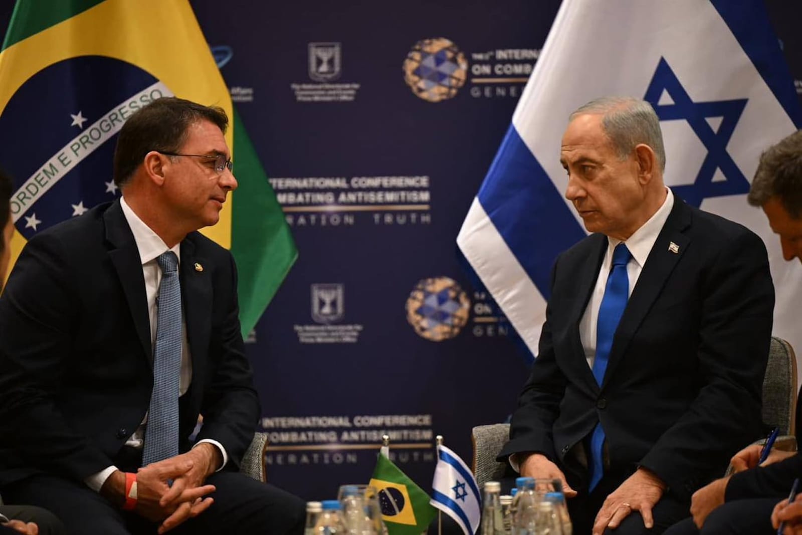 Netanyahu chama Brasil de “pequeno país” e considera ir à posse de Flávio