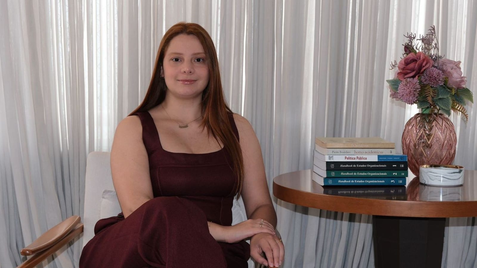 Doutora antes dos 25 anos, estudante passa em concurso mas é impedida de assumir: 'Só quero exercer meu direito de traba