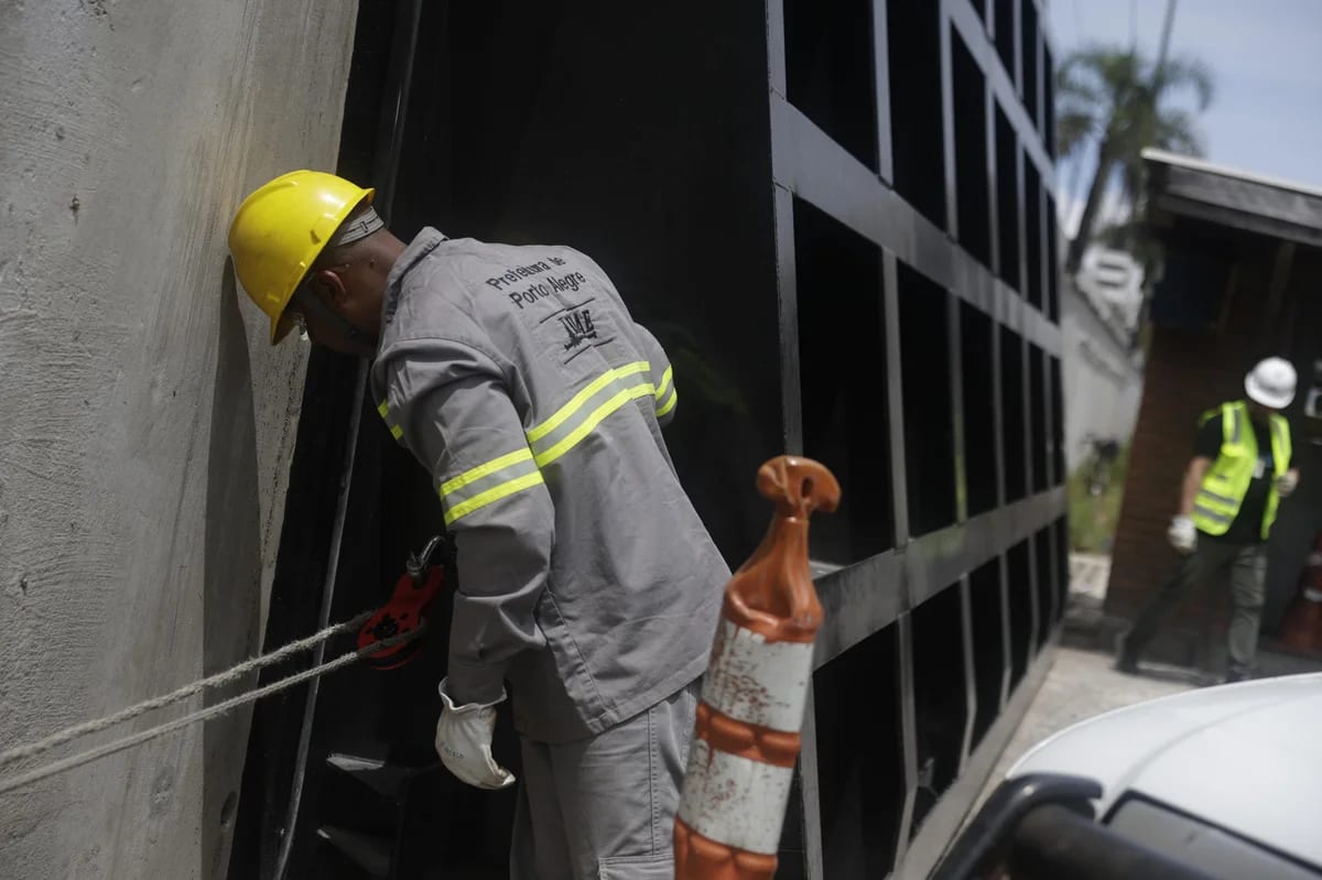 Prefeitura de Porto Alegre simula fechamento de comportas em caso de inundação do Guaíba