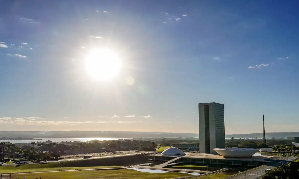 Congresso analisa fim da escala 6×1 e isenção para compras internacionais nesta semana