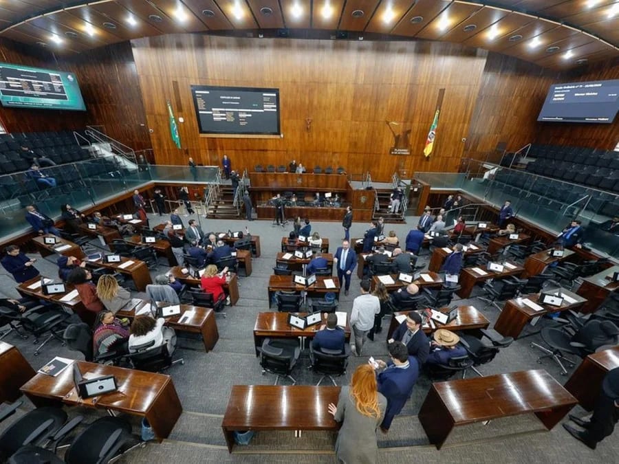 Sobe e desce: como foi a votação dos deputados reeleitos à Assembleia Legislativa do RS
