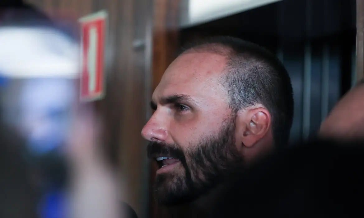 Eduardo Bolsonaro critica vacina obrigatória: 'Liberdade'