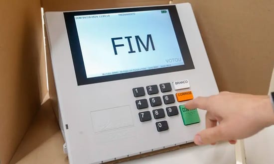 Nas duas primeiras horas de votação, 467 urnas foram substituídas