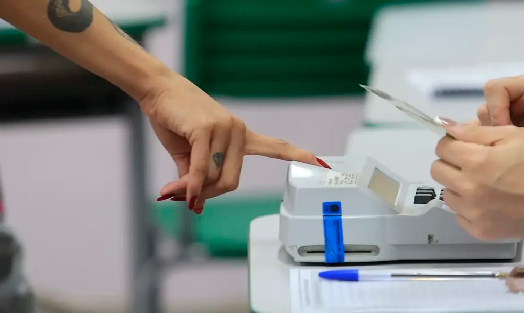 Em Guarapuava, Flávio Bolsonaro obtém 56,35% no 2º turno; e Lula, 43,65%