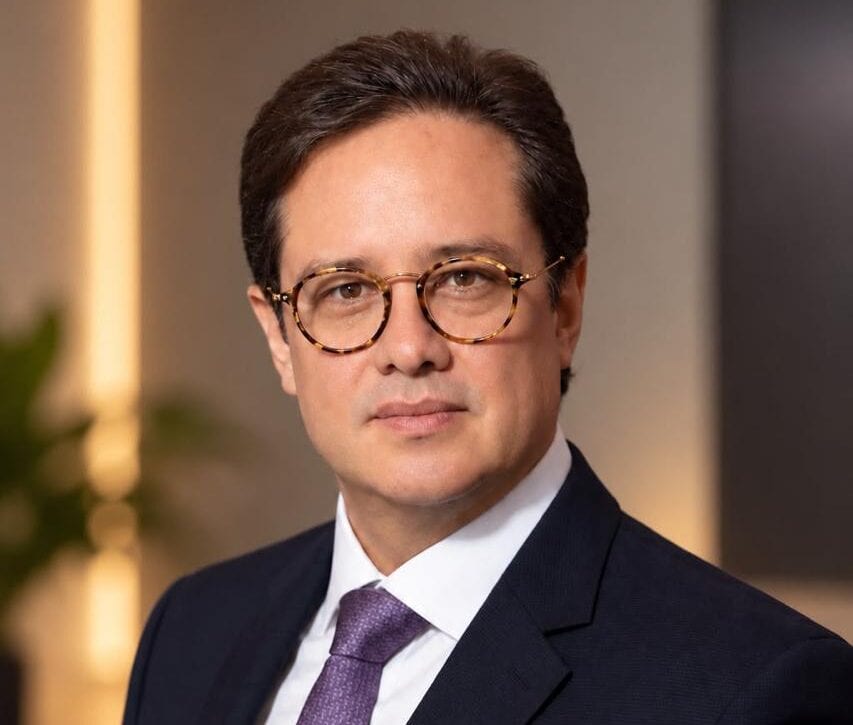 Flávio Dino pede vista e atrasa julgamento para depois das eleições