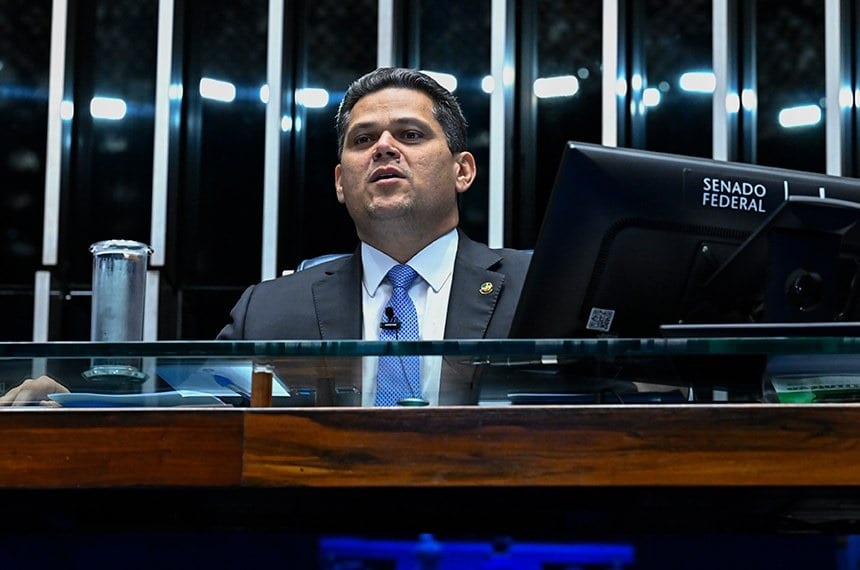 Alcolumbre sinaliza que pode acelerar 6×1