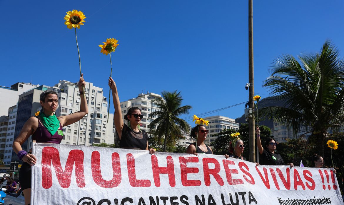 Mulheres Vivas vão às ruas pela votação do PL da Misoginia