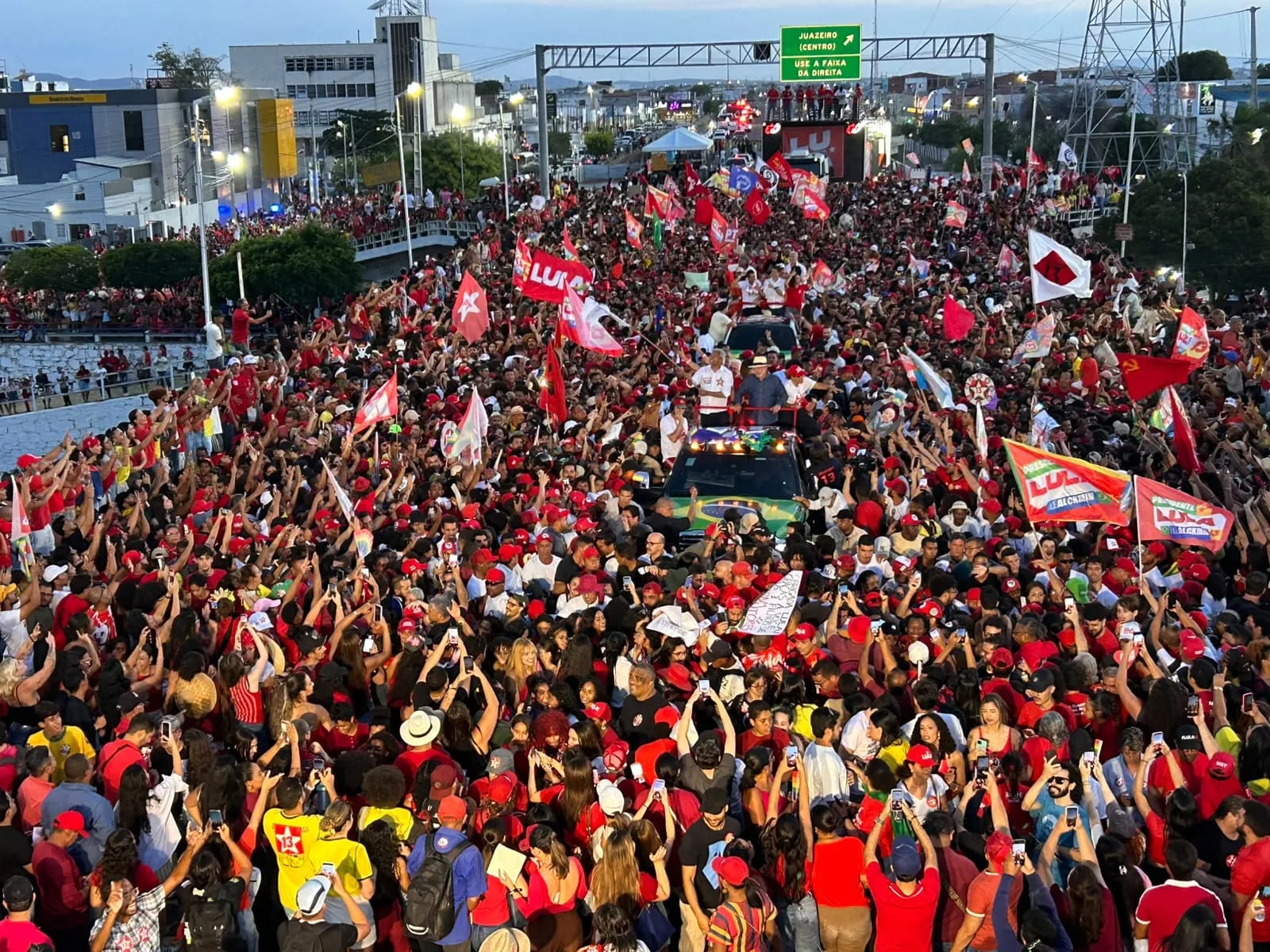 Lula em Petrolina: 'Nunca permiti que o Nordeste fosse tratado como terra de segunda qualidade'