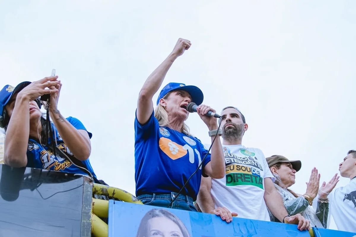 Apoiadores de Celina e Flávio fizeram motocarreata na Torre de TV em Brasília