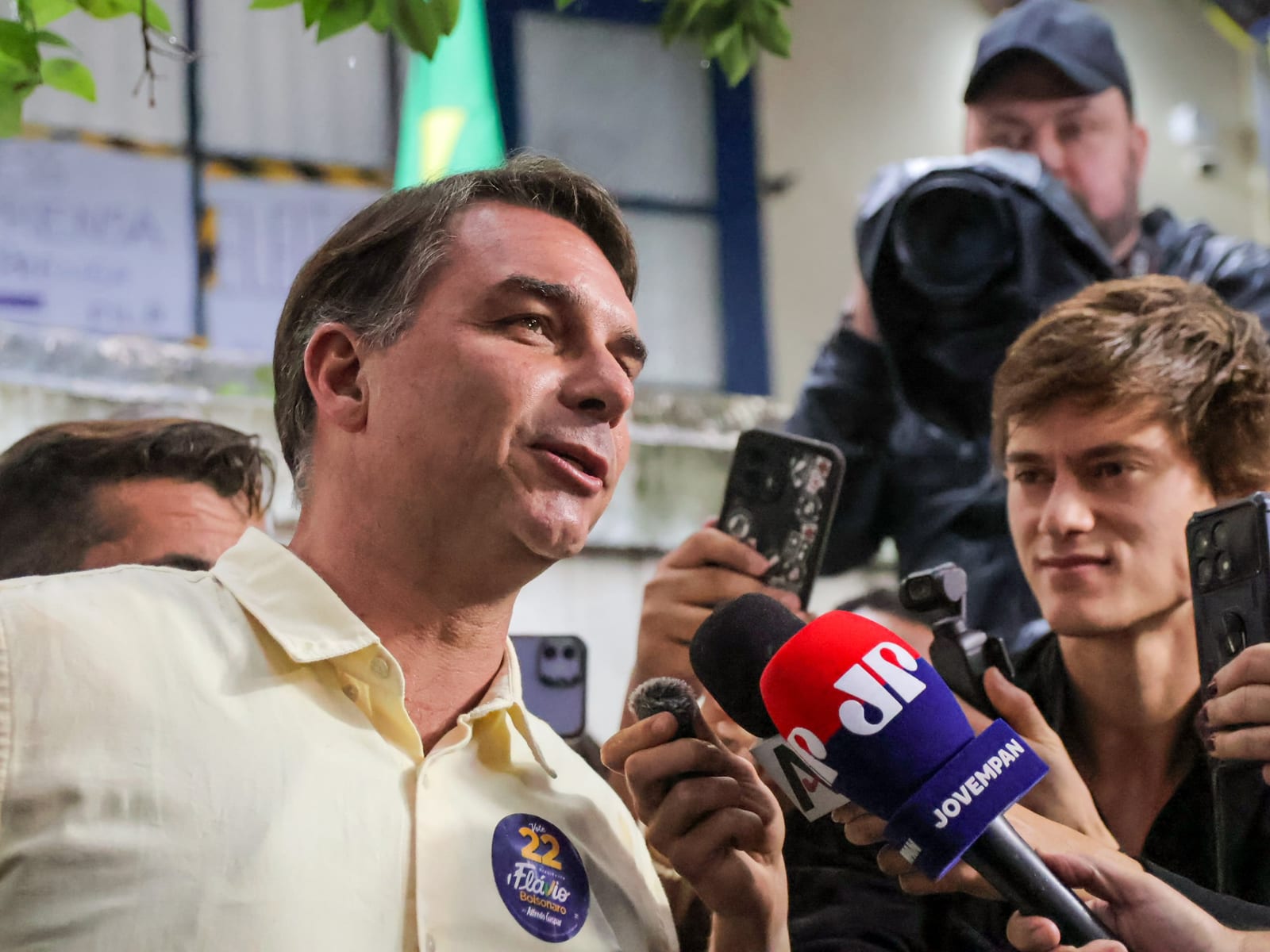 “Não fugi do Brasil, eu saí pelo Brasil”: Flávio anuncia resistência dos EUA