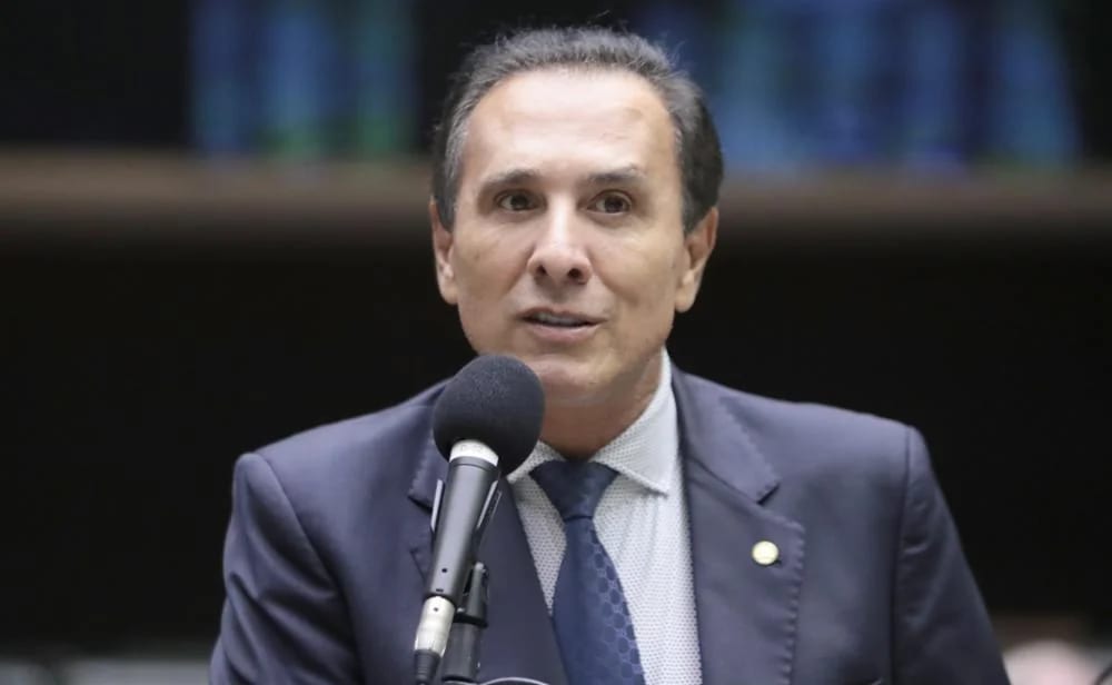 Carlos Gaguim regulariza registro ao Senado após questionamento do MPE