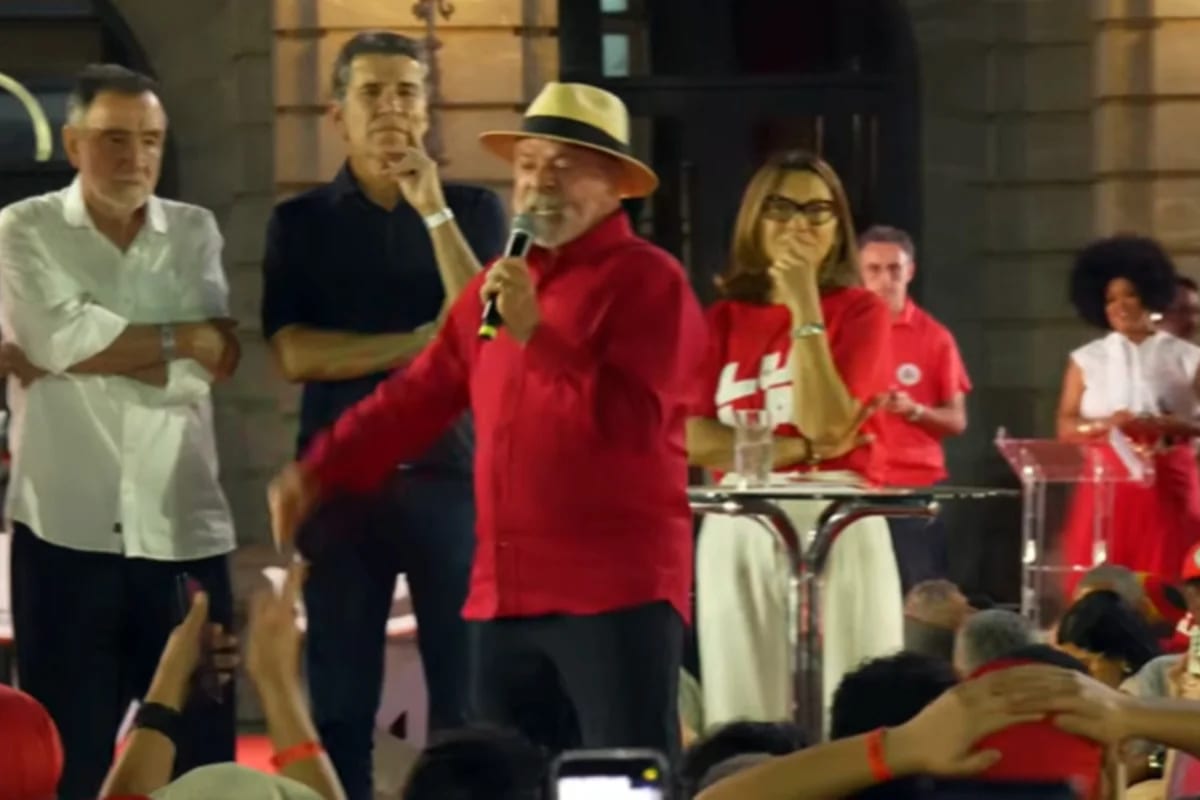 Lula diz que conversou 1h30 com Trump e rejeitou interferência no Brasil