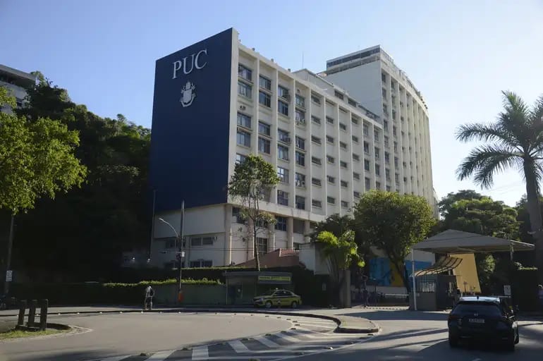 PUC-Rio suspende atos políticos e cancela evento de apoio a Flávio Bolsonaro e Lula