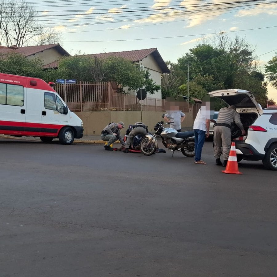Colisão entre carro e moto deixa uma pessoa ferida em Ijuí