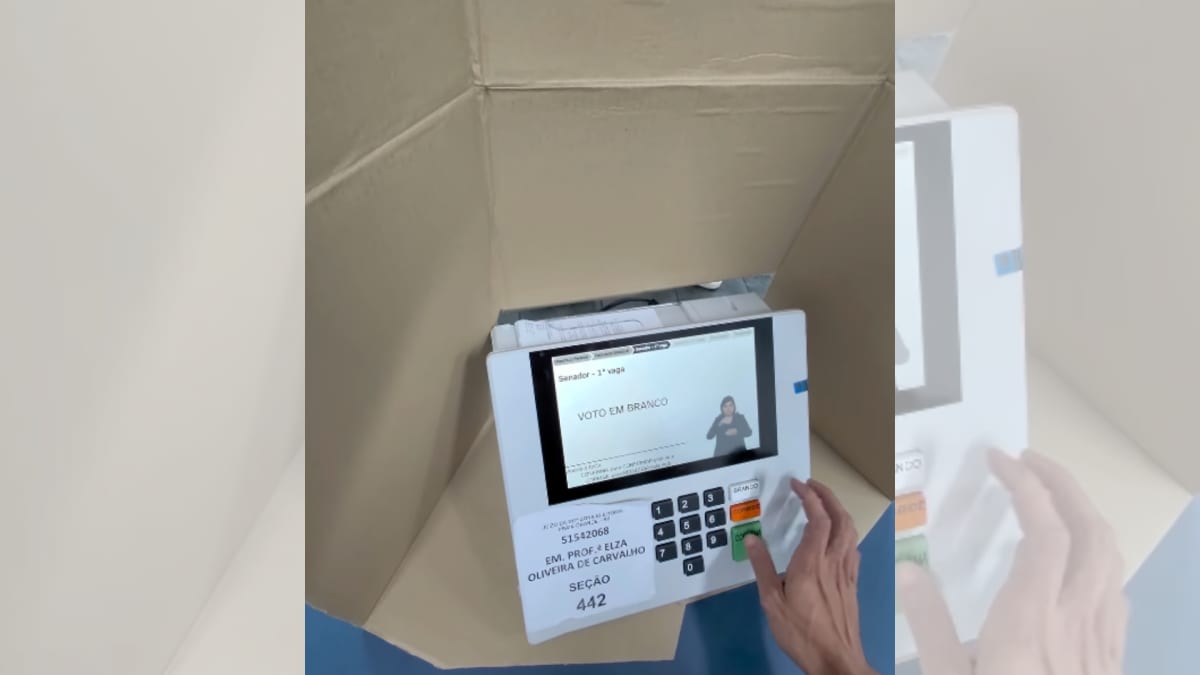 Perfil posta votação com óculos inteligente; prática é crime eleitoral